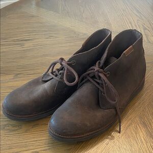 Men's Brown Leather Vans Chukka Boots - Classic Lace-Up